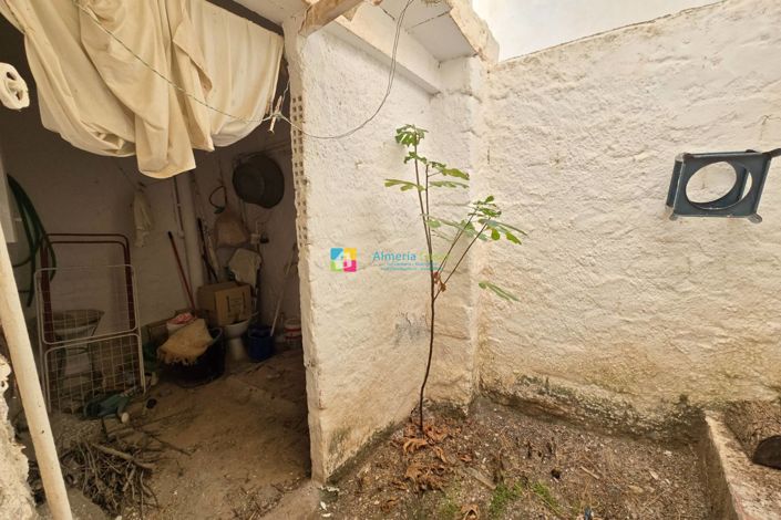 Image No.11-4 Bed Townhouse for sale