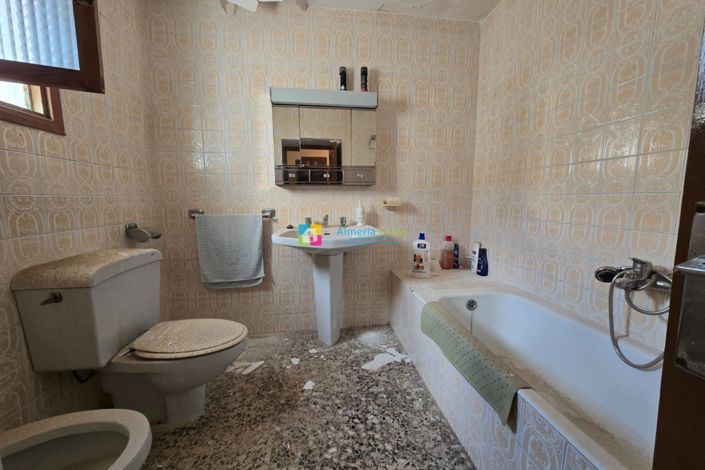 Image No.16-4 Bed Townhouse for sale