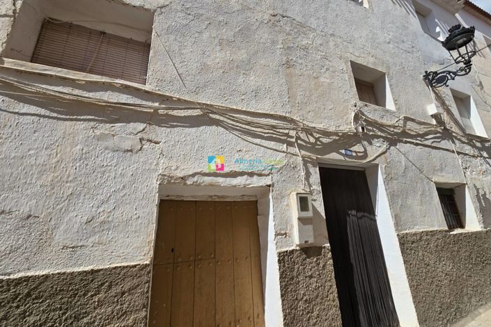 Image No.2-4 Bed Townhouse for sale