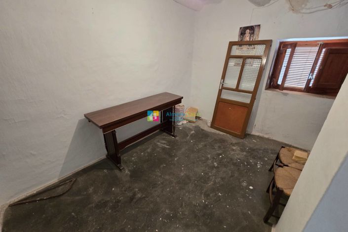 Image No.20-4 Bed Townhouse for sale