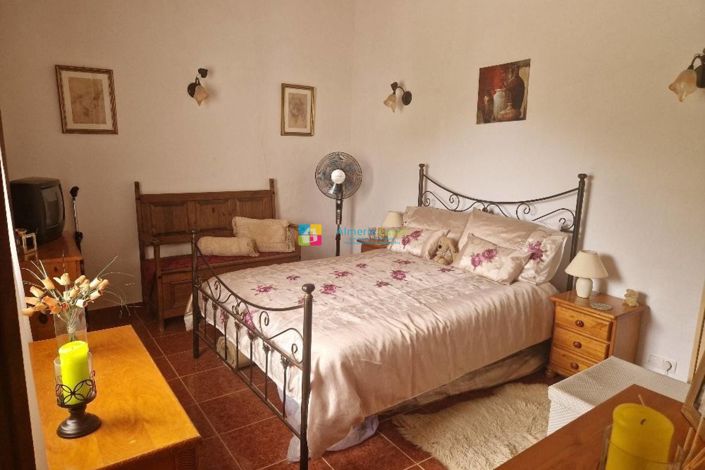 Image No.17-2 Bed Country House for sale