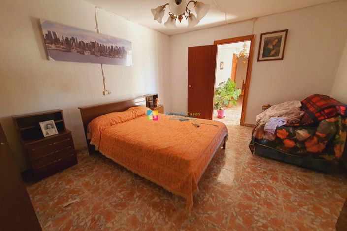 Image No.10-3 Bed Country House for sale