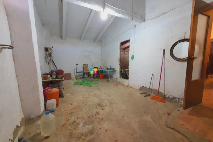 Image No.19-3 Bed Country House for sale