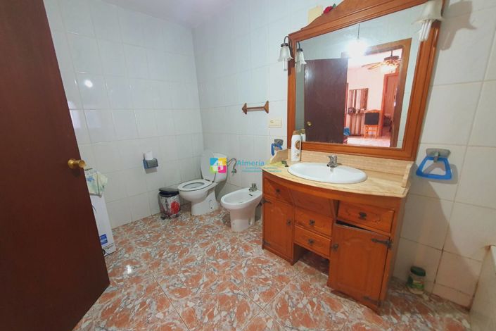 Image No.28-3 Bed Country House for sale