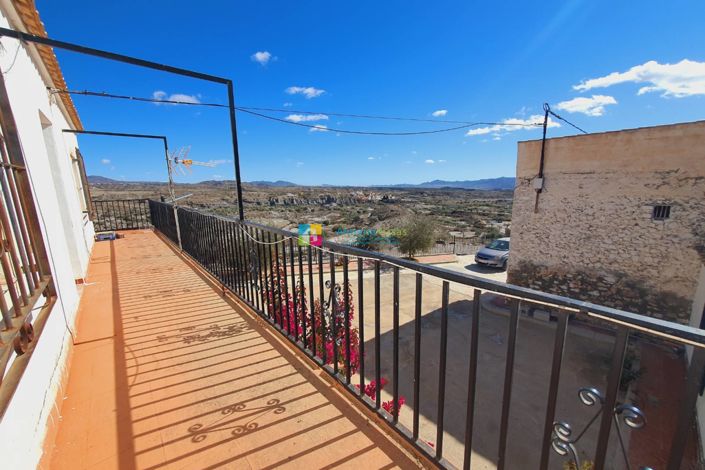 Image No.40-3 Bed Country House for sale