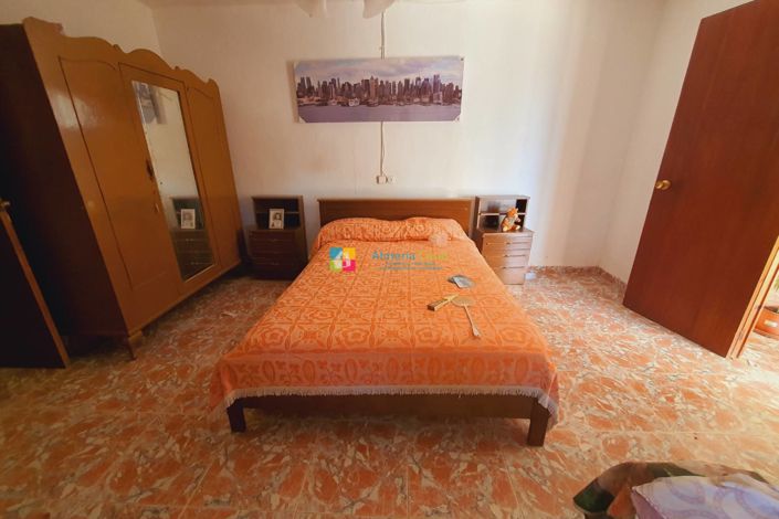 Image No.8-3 Bed Country House for sale