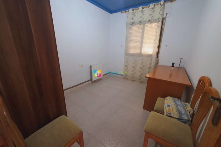 Image No.22-4 Bed Townhouse for sale