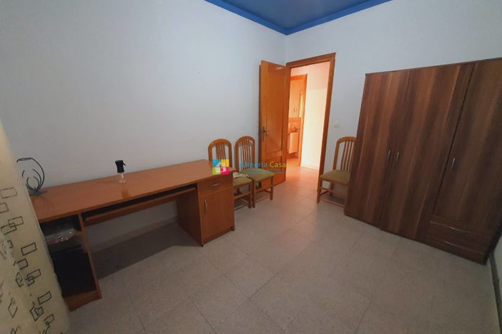 Image No.23-4 Bed Townhouse for sale