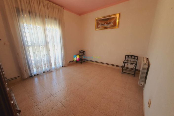 Image No.24-4 Bed Townhouse for sale