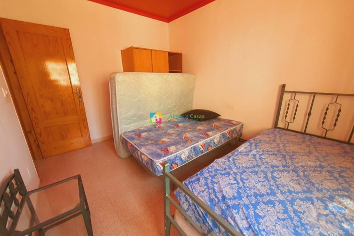 Image No.27-4 Bed Townhouse for sale