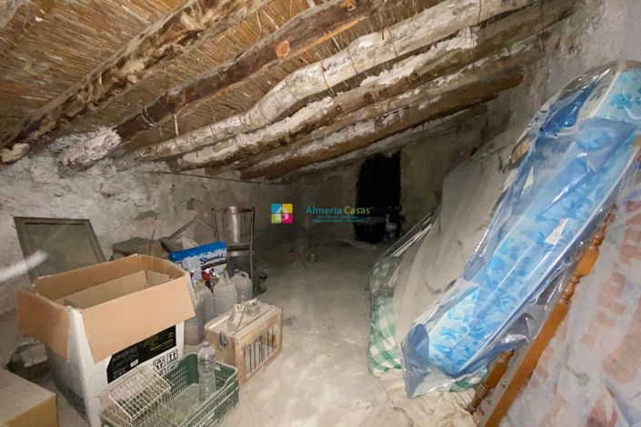 Image No.18-4 Bed Townhouse for sale