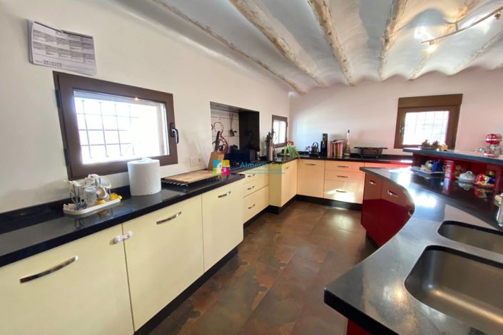 Image No.20-7 Bed Country House for sale