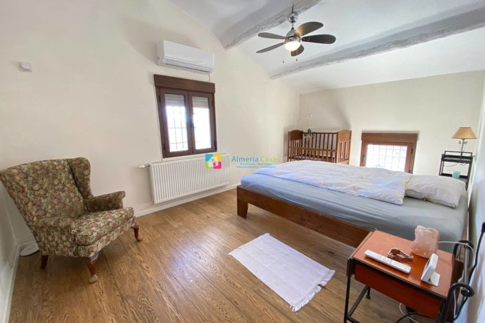 Image No.33-7 Bed Country House for sale