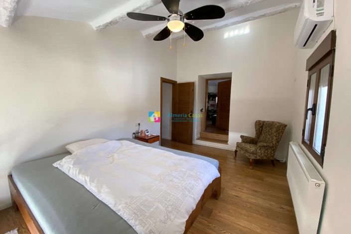 Image No.34-7 Bed Country House for sale