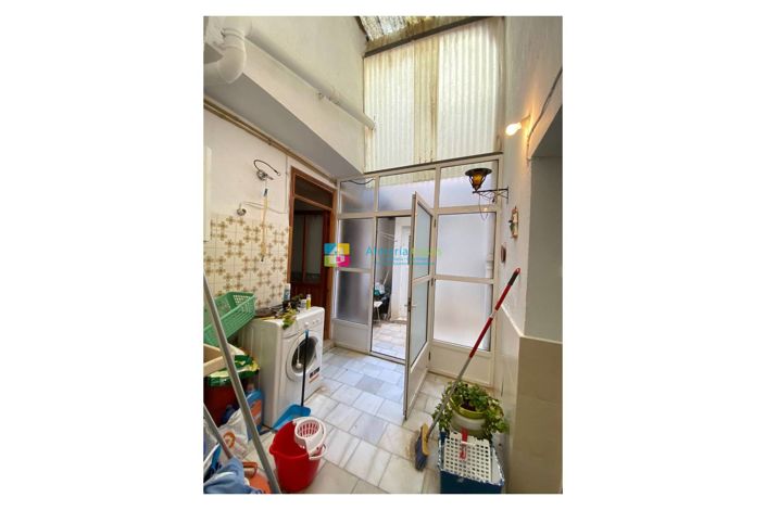 Image No.15-6 Bed Townhouse for sale