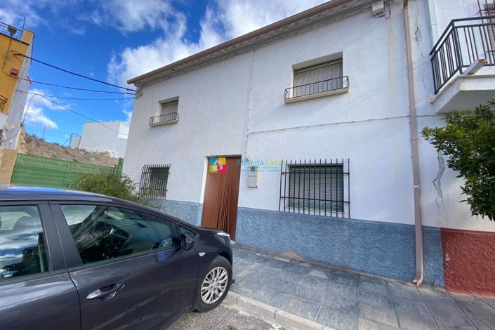 Image No.2-6 Bed Townhouse for sale