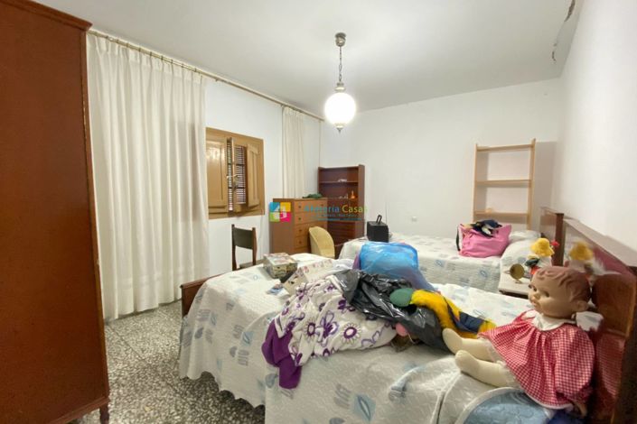 Image No.26-6 Bed Townhouse for sale