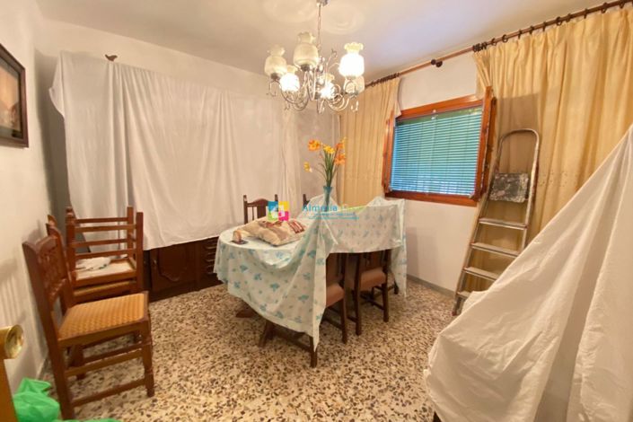 Image No.6-6 Bed Townhouse for sale