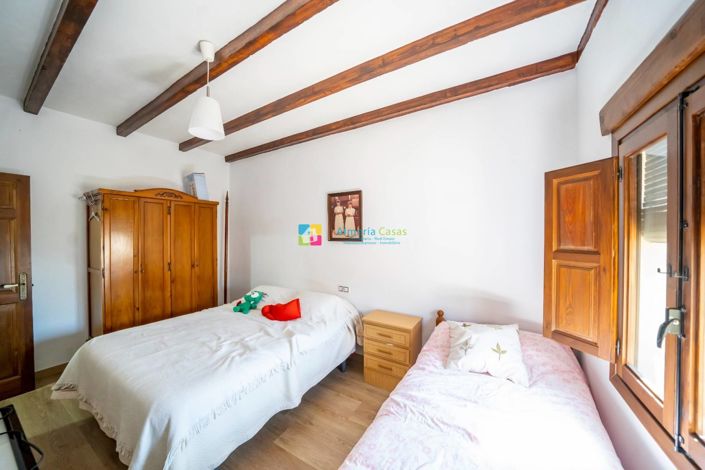 Image No.12-5 Bed Country House for sale