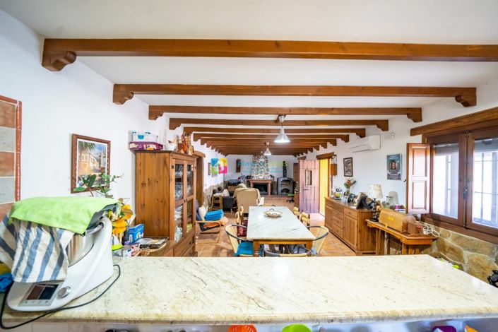 Image No.8-5 Bed Country House for sale