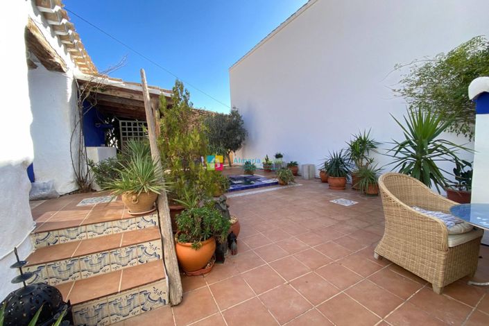 Image No.27-8 Bed Country House for sale