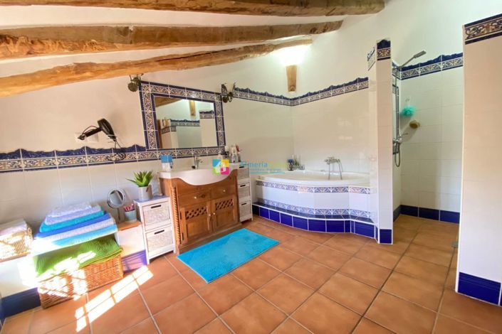 Image No.37-8 Bed Country House for sale