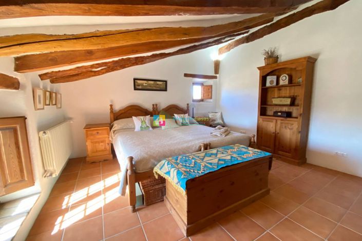 Image No.42-8 Bed Country House for sale