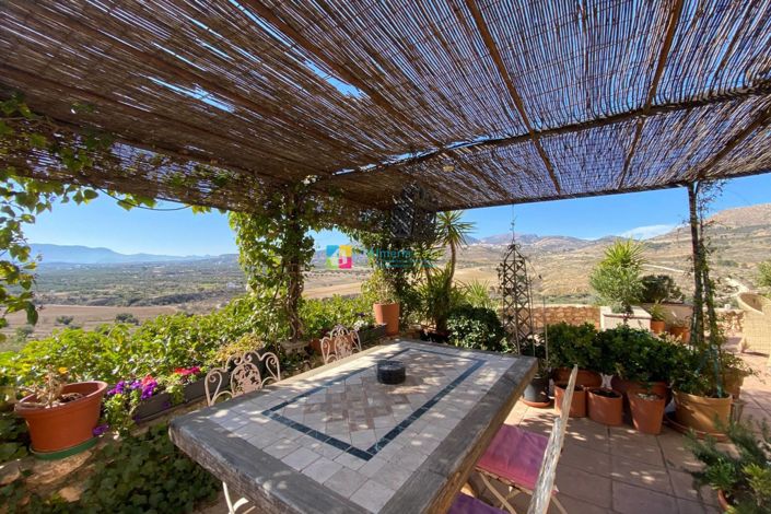 Image No.5-8 Bed Country House for sale