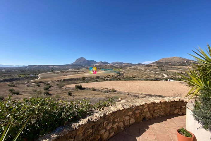 Image No.6-8 Bed Country House for sale