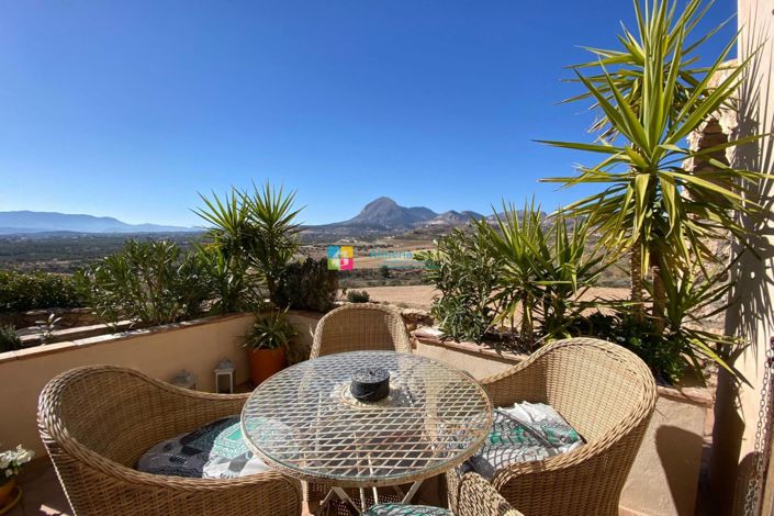 Image No.7-8 Bed Country House for sale