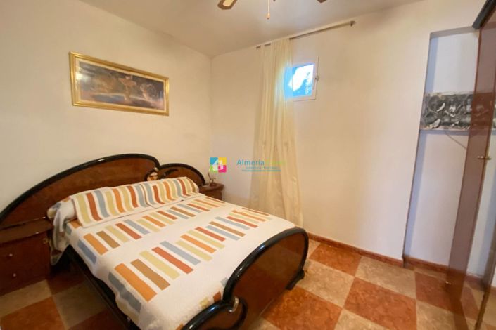 Image No.17-4 Bed Townhouse for sale