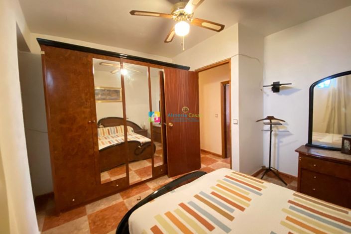 Image No.18-4 Bed Townhouse for sale