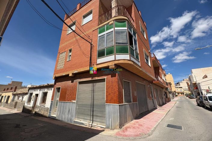 Image No.1-3 Bed Townhouse for sale