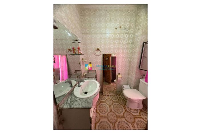 Image No.12-3 Bed Townhouse for sale