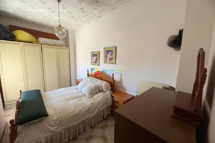 Image No.18-3 Bed Townhouse for sale