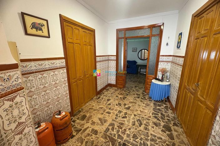 Image No.1-7 Bed Townhouse for sale