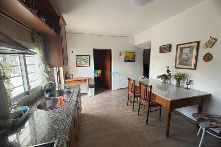 Image No.11-7 Bed Townhouse for sale