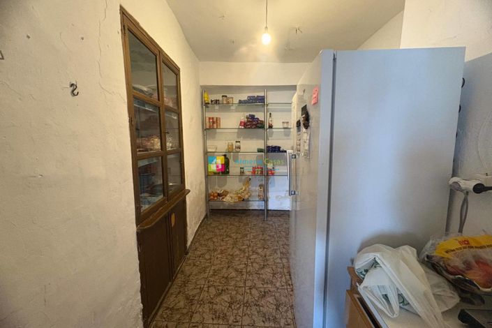 Image No.12-7 Bed Townhouse for sale