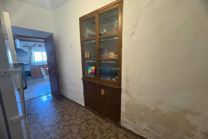 Image No.13-7 Bed Townhouse for sale