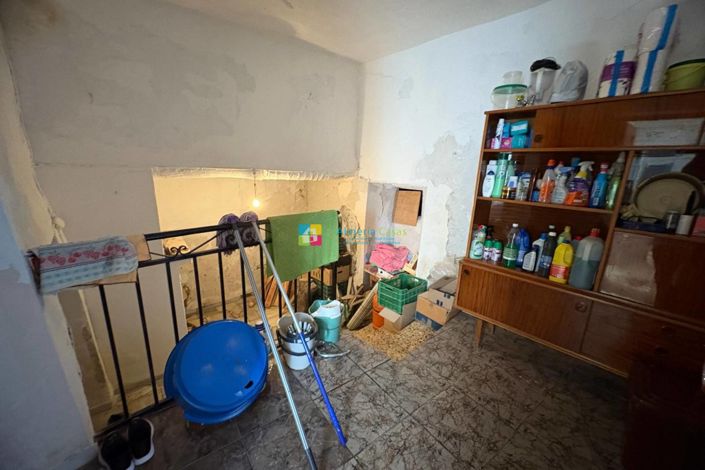 Image No.14-7 Bed Townhouse for sale