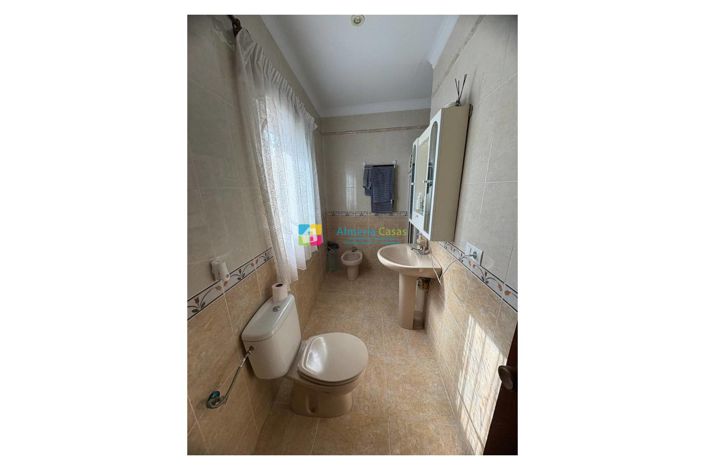 Image No.16-7 Bed Townhouse for sale