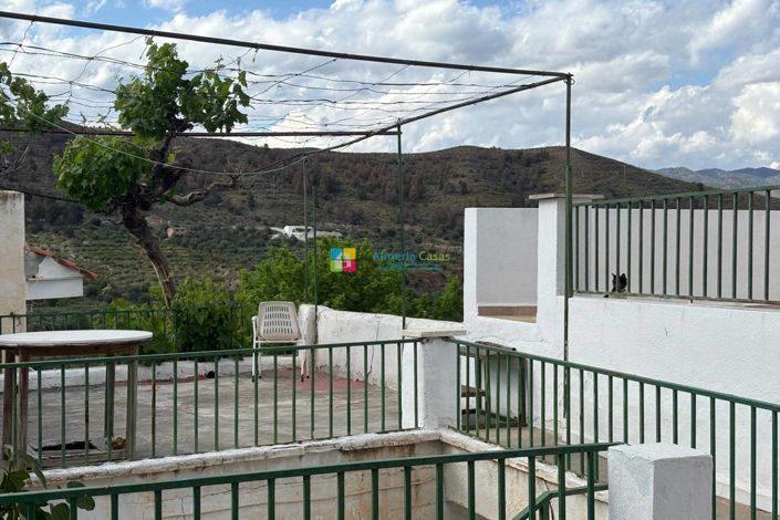 Image No.1-7 Bed Townhouse for sale