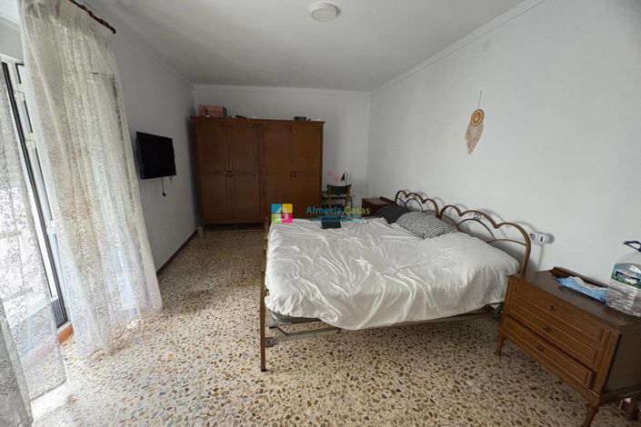 Image No.26-7 Bed Townhouse for sale