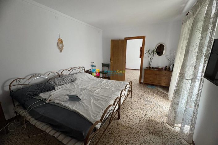 Image No.27-7 Bed Townhouse for sale