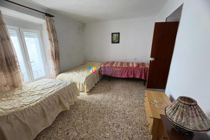 Image No.32-7 Bed Townhouse for sale