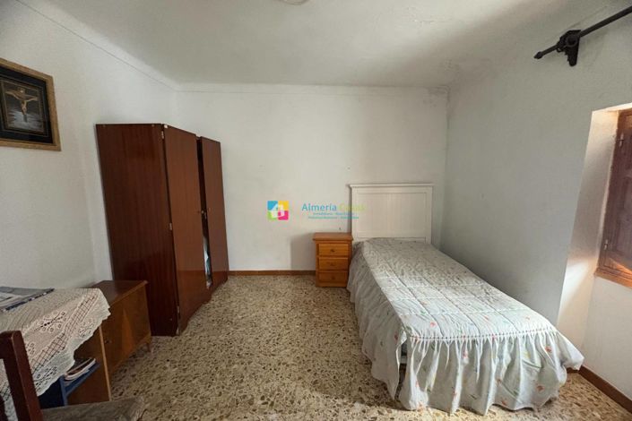 Image No.33-7 Bed Townhouse for sale