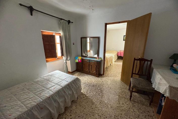 Image No.34-7 Bed Townhouse for sale