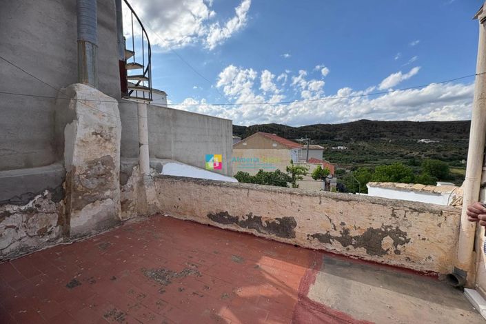 Image No.39-7 Bed Townhouse for sale