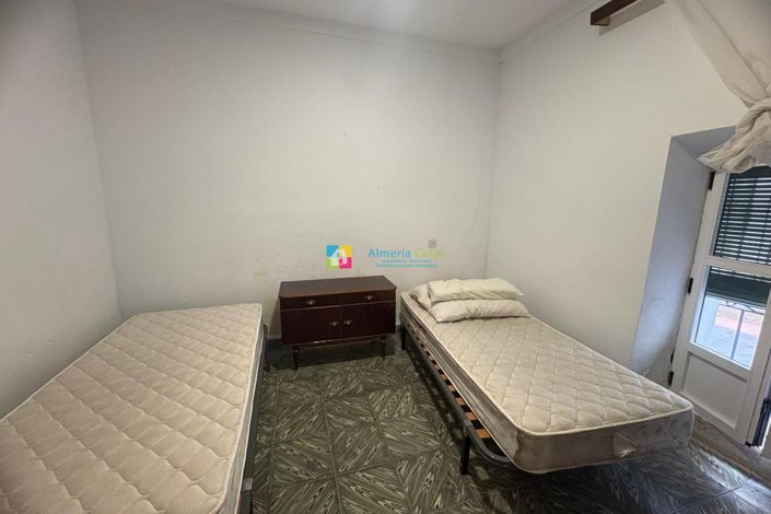 Image No.5-7 Bed Townhouse for sale