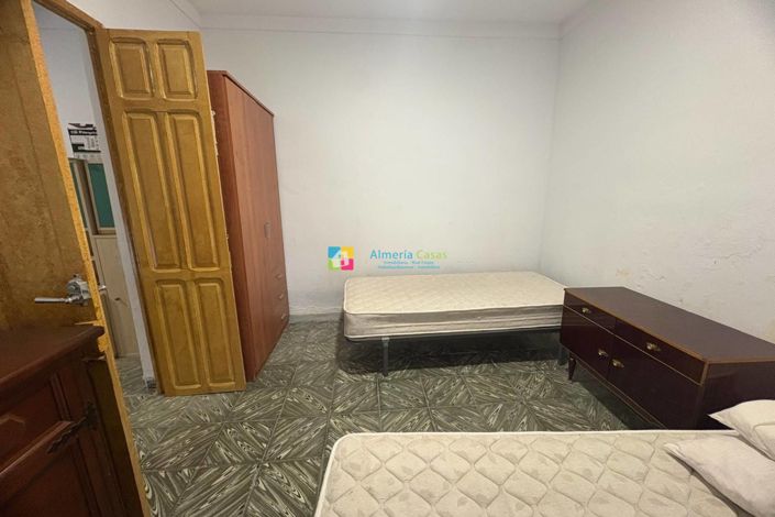 Image No.6-7 Bed Townhouse for sale